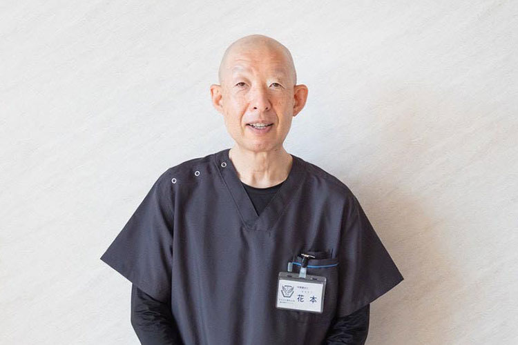 作業療法士：花本 健一